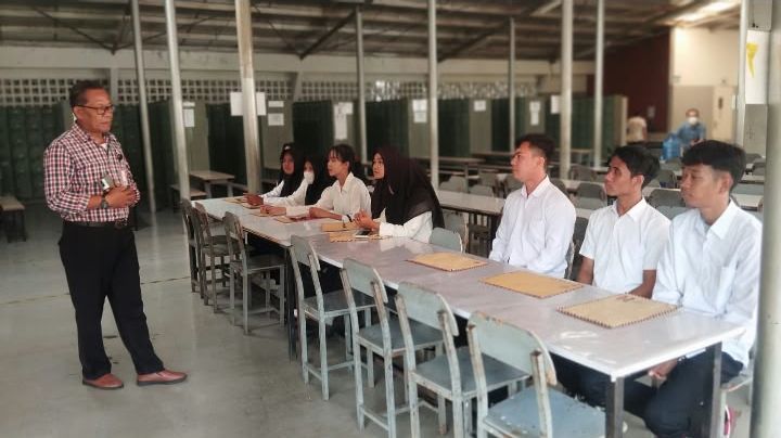 Foto kegiatan LPK Cipta Manpower Tangguh: seleksi kerja peserta pria di pabrik mitra semarang