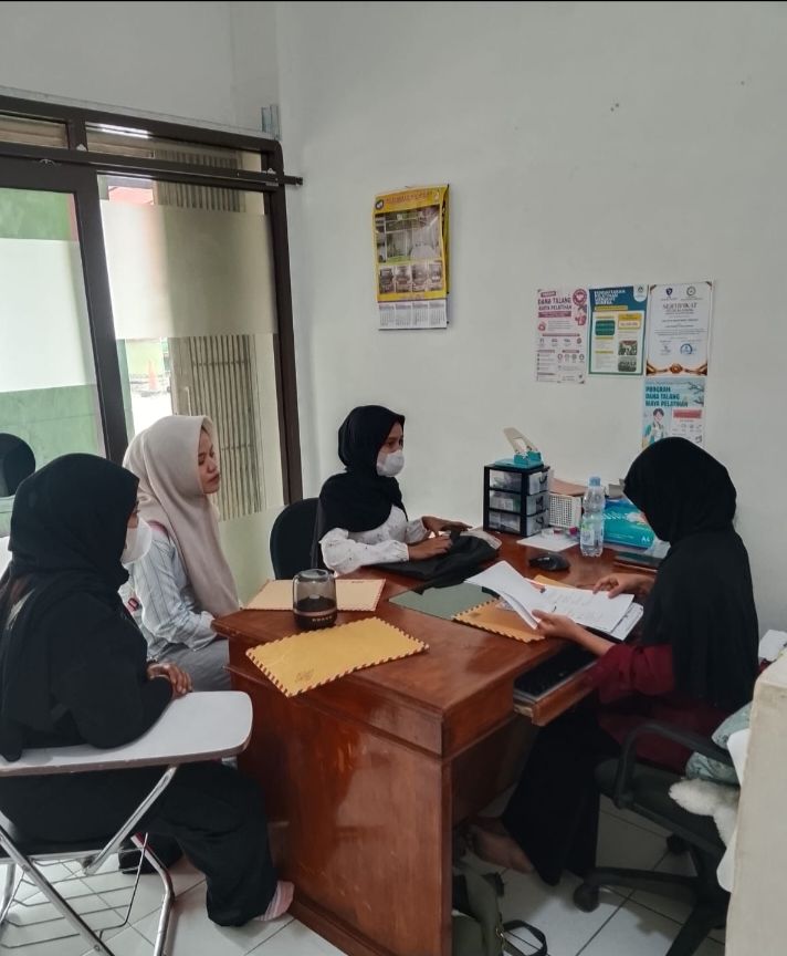 Foto kegiatan LPK Cipta Manpower Tangguh: calon peserta mengurus berkas pendaftaran