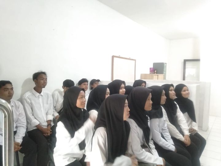 Foto kegiatan LPK Cipta Manpower Tangguh: peserta berseragam mengikuti kegiatan di lpk